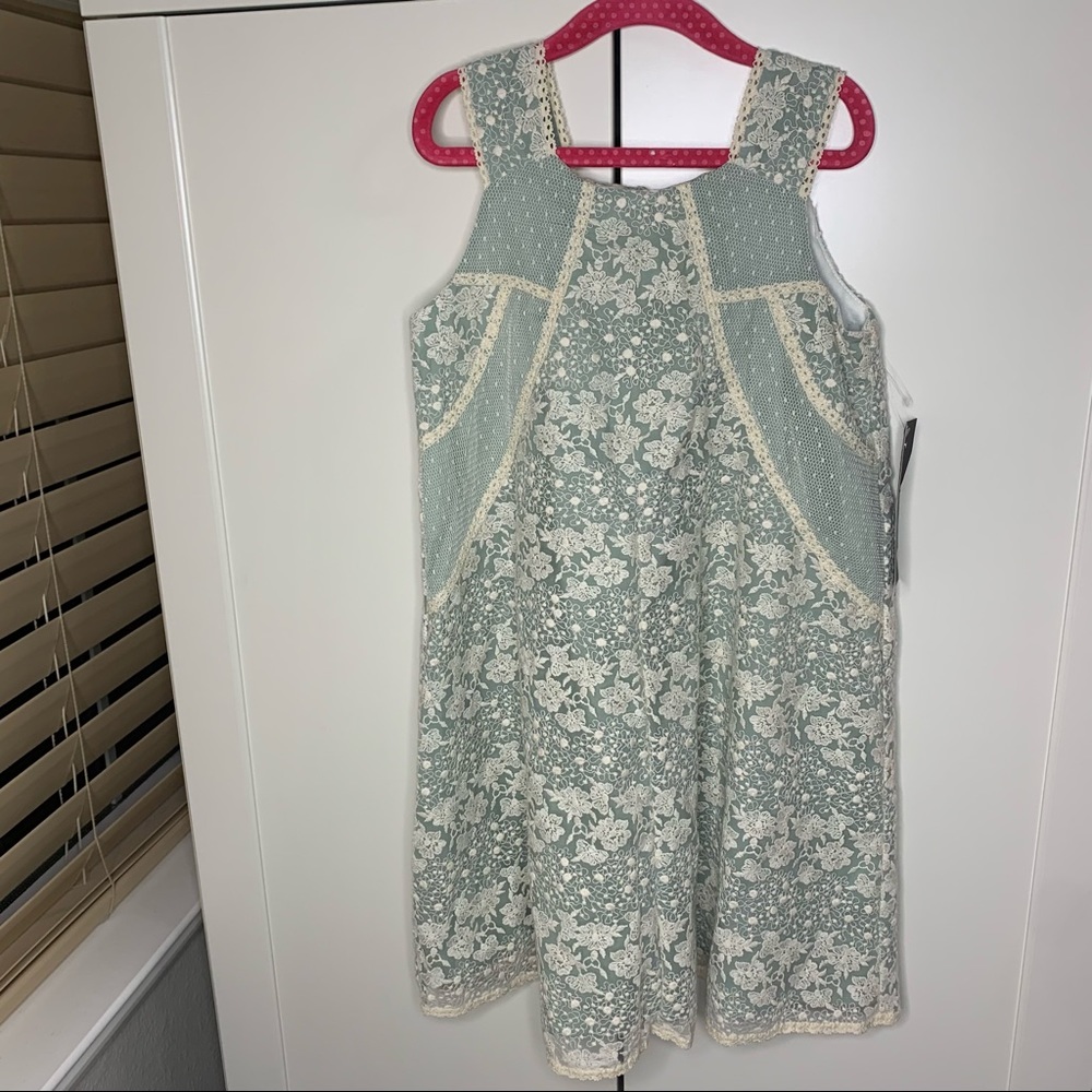 NWT Isabella & Chloe Lace Overlay Tank Shift Dress